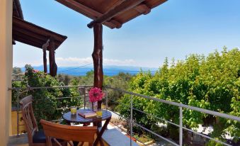 Sea View Bedroom 3 Minute from The Kala Nera Beach