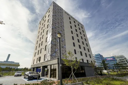 Busan Myeongji Ciel Ocean Hotel Отели рядом с достопримечательностью «Yishu Island Migratory Park»