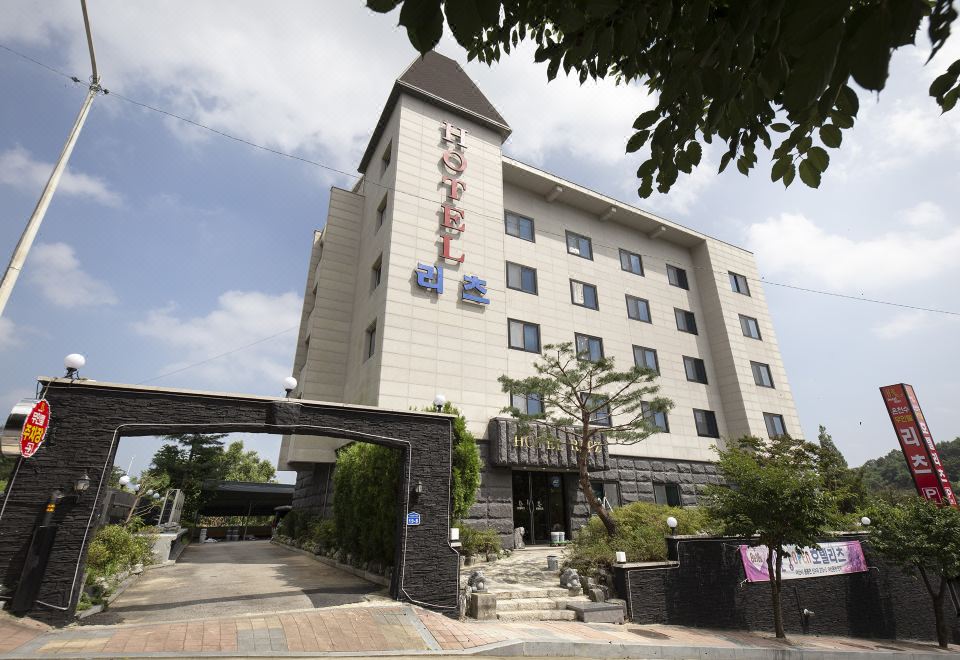hotel overview picture