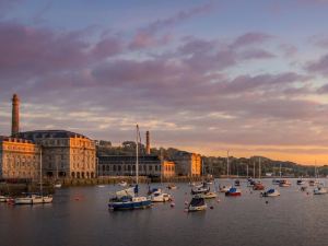 Plymouth Luxurious Apartment