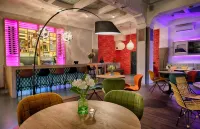 NYX Hotel Prague by Leonardo Hotels - بار