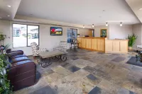Econo Lodge Inn & Suites