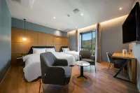 Brown Dot Hotel Signature
