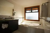 Lazy River Boutique Bed & Breakfast Hotels in Mandurah