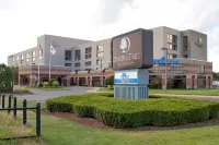 DoubleTree by Hilton Hartford - Bradley Airport