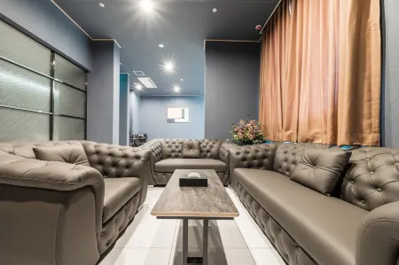 Suwon Station Hotel Terry's Отели рядом с достопримечательностью «Хвасон»