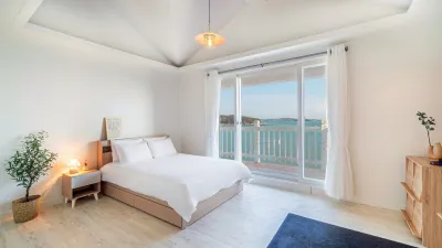 Taean Gallary Pension Hotel dekat Yeongmokhang Port