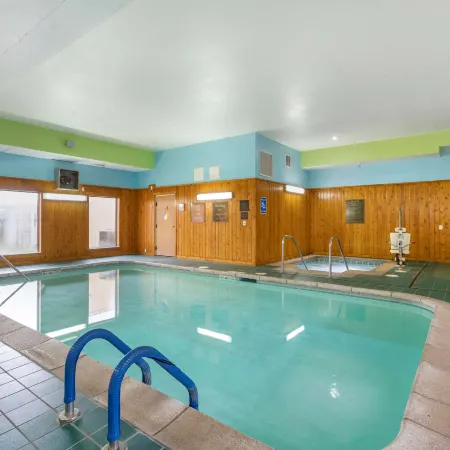 Comfort Inn & Suites Cedar Rapids North - Collins Road