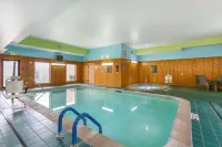Comfort Inn & Suites Cedar Rapids North - Collins Road - Pools