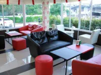 Le Lerts Living Hotel