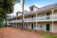 HomeTowne Studios by Red Roof Atlanta – Lawrenceville