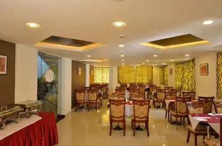 Hotel Town Tower Отели рядом с достопримечательностью «Пазхавангаэди Сри Маха Ганапати Темпл»