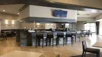 Holiday Inn STAUNTON CONFERENCE CENTER by IHG - bar