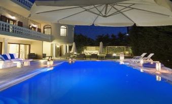 Peaceful Villa with Private Heated Pool Jacuzzi