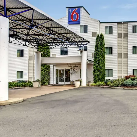 Motel 6 Roseburg, or