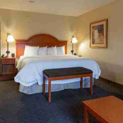 Hampton Inn by Hilton Waterloo Cedar Valley Rooms