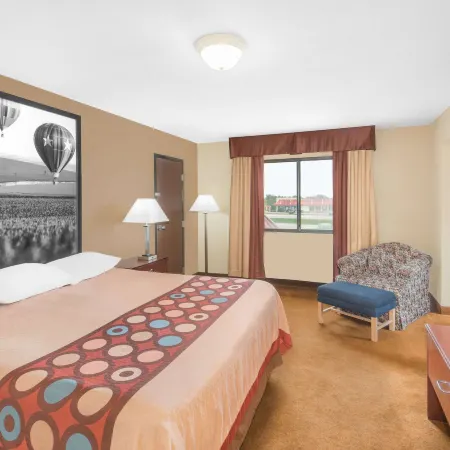 Super 8 by Wyndham Marshalltown