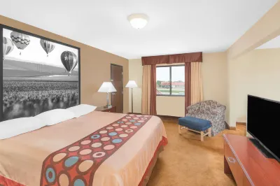 Super 8 by Wyndham Marshalltown Hotels near Marshalltown Community College