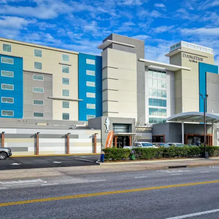 DoubleTree by Hilton Virginia Beach Oceanfront South Отели рядом с достопримечательностью «Кроатан-Бич»
