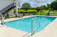 Quality Inn Vicksburg - Pools
