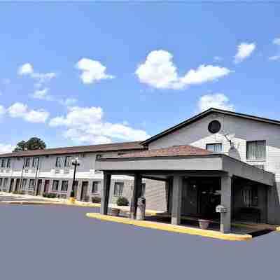 Americas Best Value Inn West Frankfort Hotel Exterior