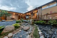 Dele Mingshu First Line Sea View Hotel (Dali Erhai Longkan Wharf)