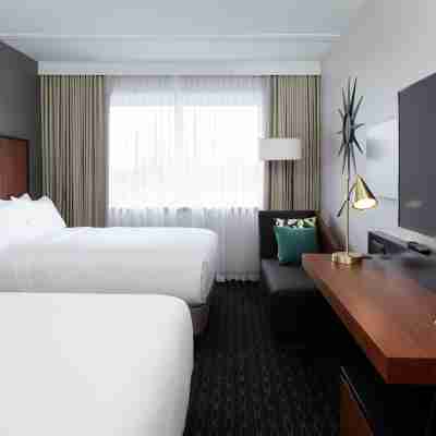 DoubleTree by Hilton Montreal Airport Rooms