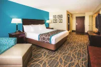La Quinta Inn & Suites by Wyndham Evansville Hotels in Ohio Township