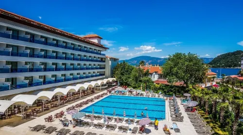 L’ETOİLE BEACH HOTEL