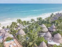 Delek Tulum Hotels near Cesiak