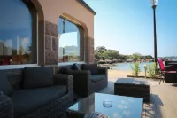 Logis Hôtel Saint Guirec Et de La Plage