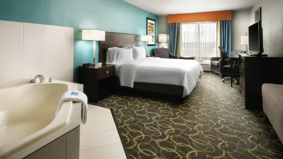 Holiday Inn Express & Suites DFW Airport - Grapevine