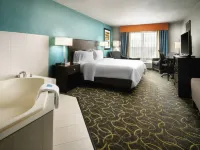 Holiday Inn Express & Suites DFW AIRPORT - GRAPEVINE by IHG Hotels in Grapevine