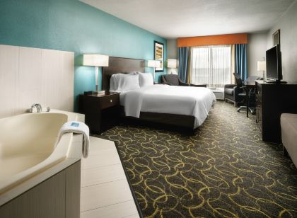 Holiday Inn Express & Suites DFW Airport - Grapevine