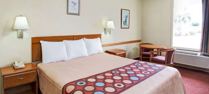 Super 8 by Wyndham Walterboro Hoteles en Condado de Colleton