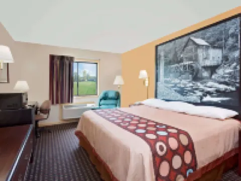 Super 8 by Wyndham Hillsville Hotels in Woodlawn