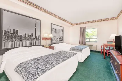Super 8 by Wyndham Ambassador Bridge Windsor on Hotels in Windsor
