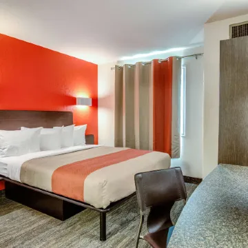 Motel 6 Saskatoon, SK