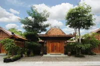 Joglo Mandapa Boutique Hotel Hotel a Kasihan