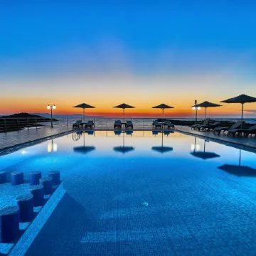 Nanakis Beach Luxury Apartments