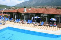 Hisar Holiday Club - Uima-altaat