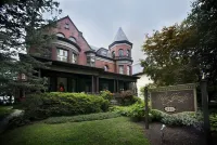 彼得赫迪克旅館 Thomas T. Taber Museum附近的飯店