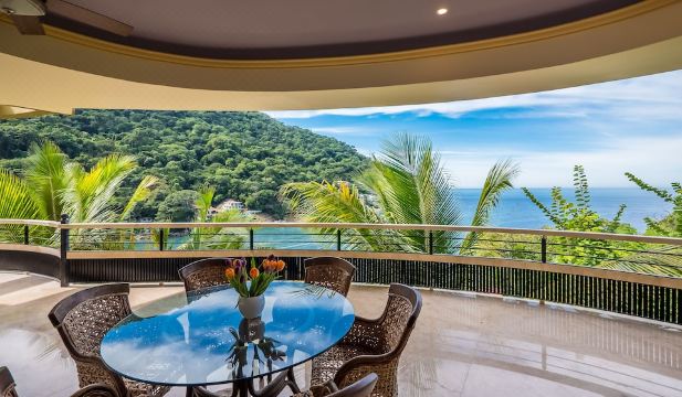 Penthouse for Rent with Ocean, Beach and Tropical Forest Views - Housity