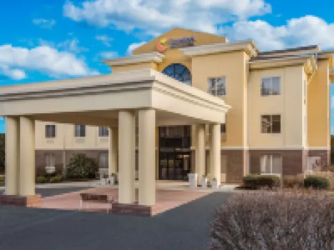 Holiday Inn Express & Suites Brevard Hotels in Transylvania County