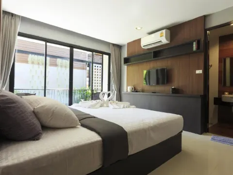 ห้องดีลักซ์ เตียงแฝด พร้อมระเบียงไม่มีวิว