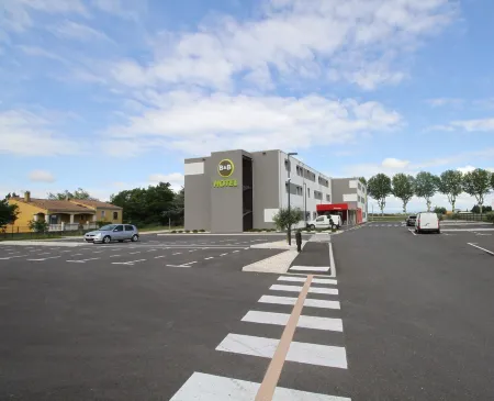 B&B Hotel Valence TGV Romans Отели в г. Пейрю