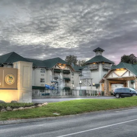Lodge at Five Oaks Pigeon Forge - Sevierville