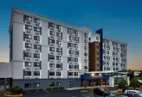Hampton Inn by Hilton Newark Airport - Park Yeri