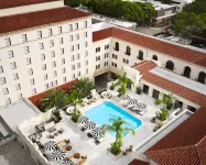 Pasadena Hotel & Pool - Pools