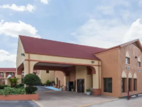 Super 8 by Wyndham Athens TX